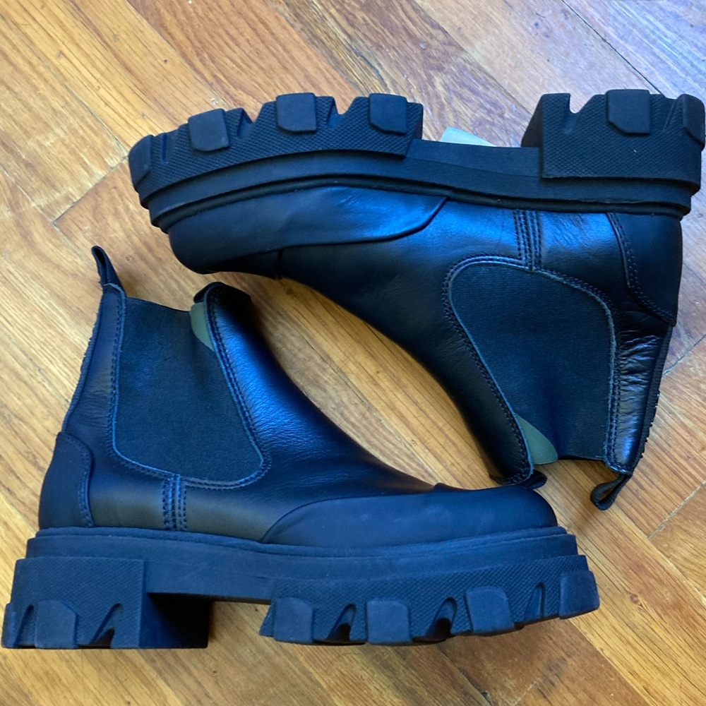 GANNI Leather Lug-Sole Chelsea booties